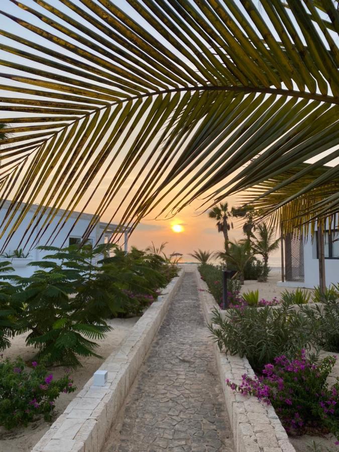 Alfredo Marchetti Nº13 A On The Beach, De Chaves, Boa Vista